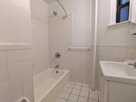 4th image of 415 E 81st St APT 3C