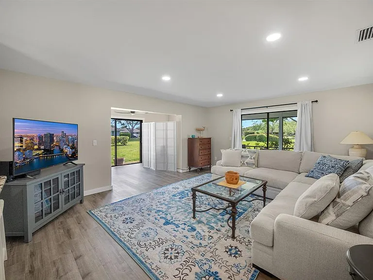 5232 SE Sea Island Way — Photo 5
