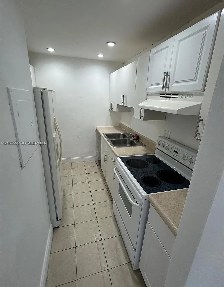 Caribbean Towers Condo — Photo 3