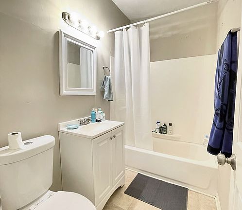 5th image of 3034 Houston St