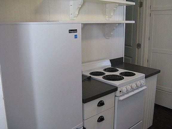 4th image of 1001 W 1st St