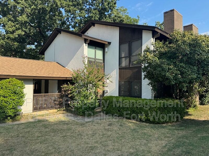 1st image of 2301 Mistletoe Dr #1704