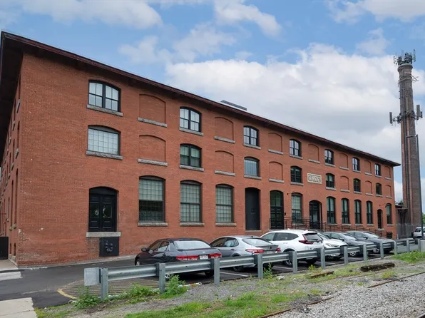 55 Sterling St #111, Clinton, MA 01510