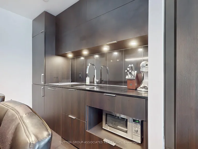 15 Lower Jarvis St #1409 — Photo 8