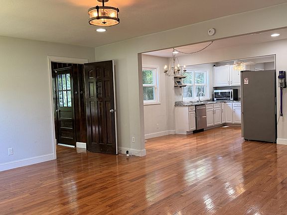 5th image of 513 Oak St