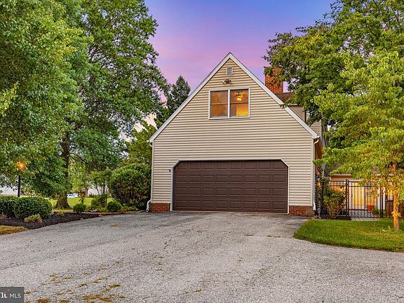 4th image of 1575 Greenbriar Rd