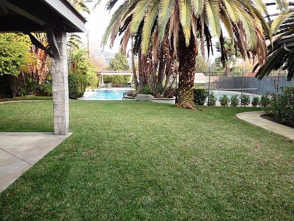 Huge backyard- new pool/spa