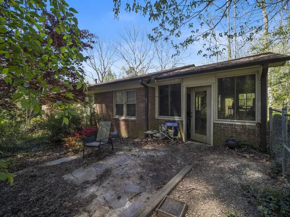 162 Surry Ln, Hendersonville, NC 28791