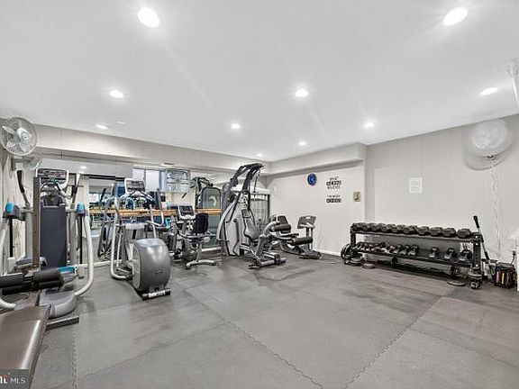 4th image of 3900 Tunlaw Rd NW APT 607