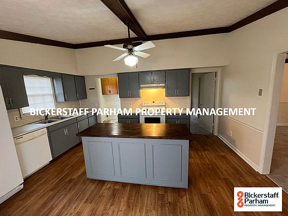 4th image of 917 Rimrock Dr