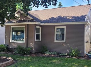 1633 Sheridan St, Oshkosh, WI 54901
