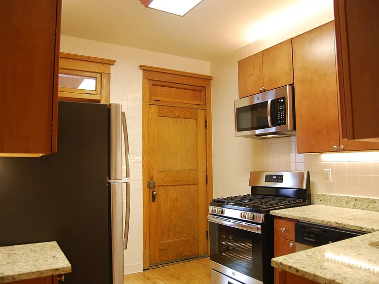 2920 N. Burling — Photo 4