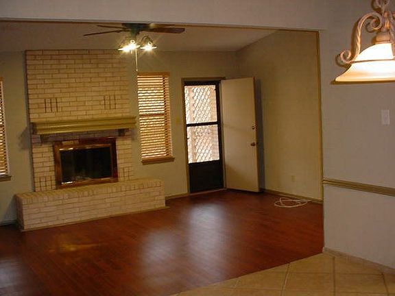 2nd image of 811 Laura Belle Dr