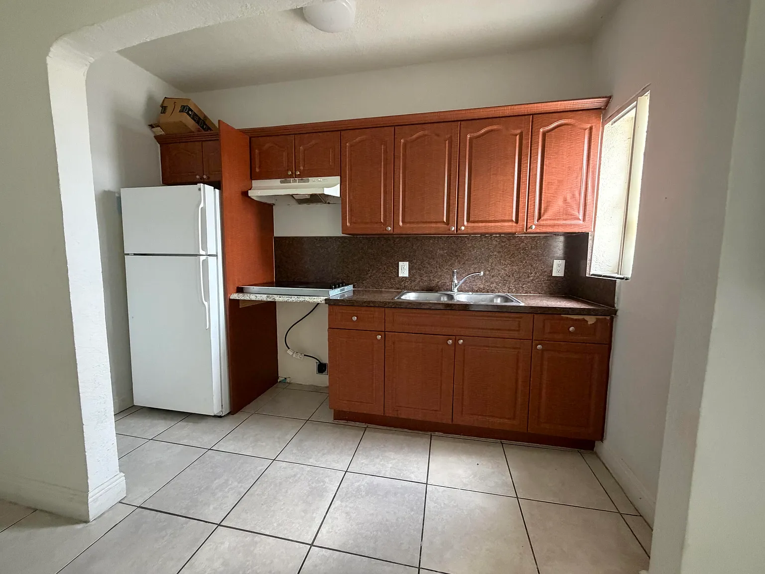 2 bed, 1.0 bath, 4732 sqft, $1,950 — Photo 3