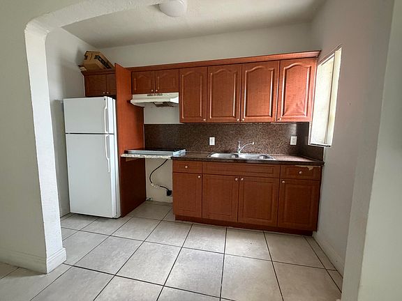3rd image of 313 N Krome Ave Unit A