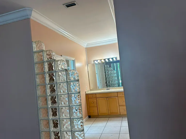 Master Bathroom(1)