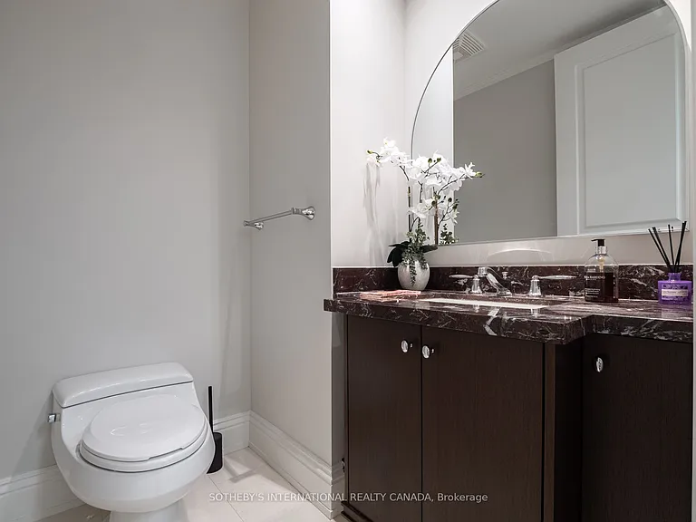 183 Wellington St W #4301 — Photo 25