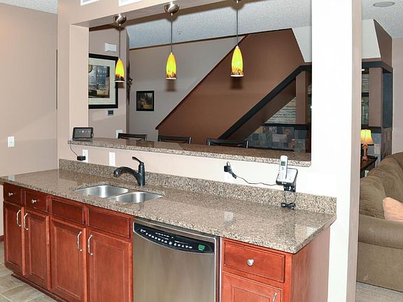 3rd image of 580 Lomianki Ln NE