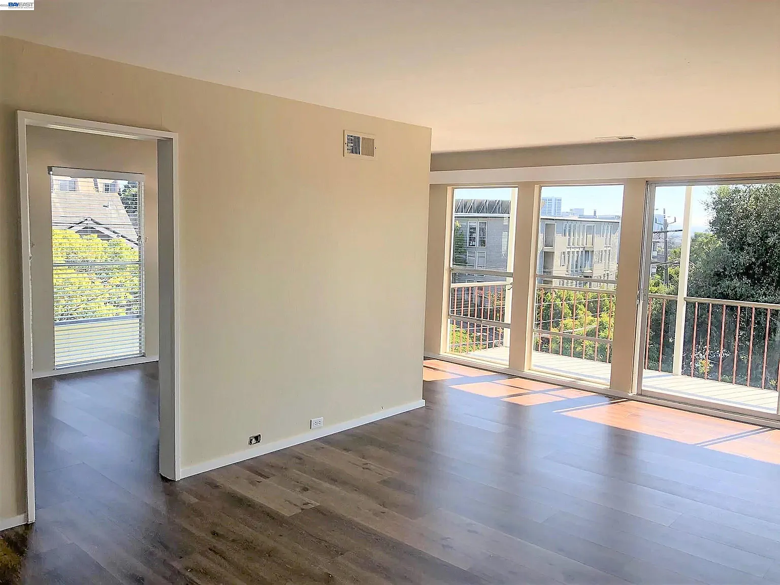 2 bed, 1000 sqft, $3,300 — Photo 3