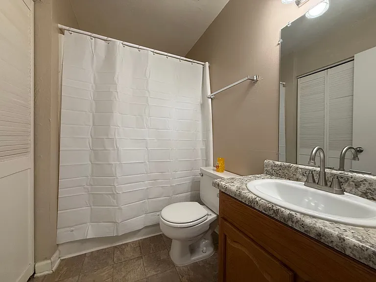 705 Pointe Ct #C — Photo 7