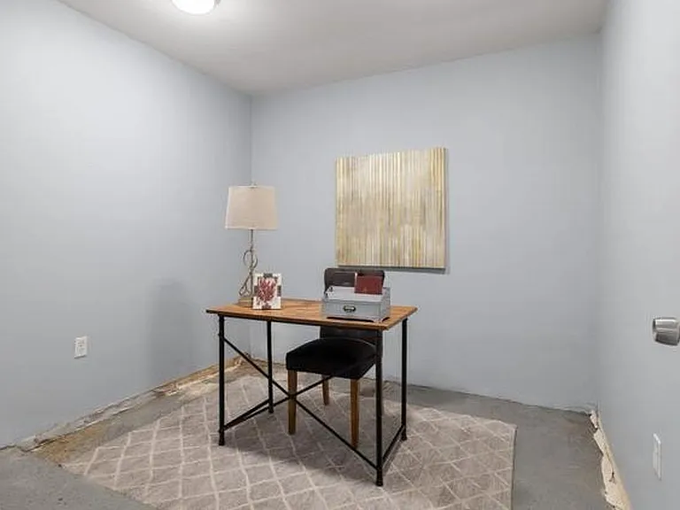 1261 Davis Ave — Photo 20