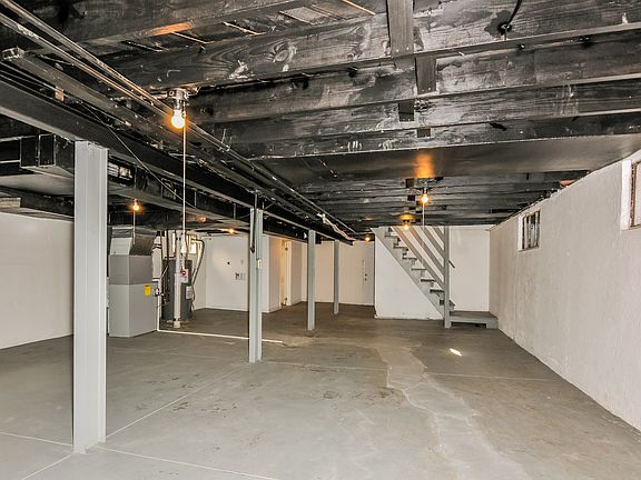 2nd image of 4221 Schiller Pl