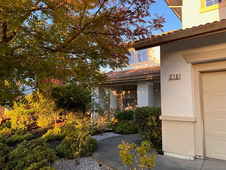 210 Independence Ct — Photo 12