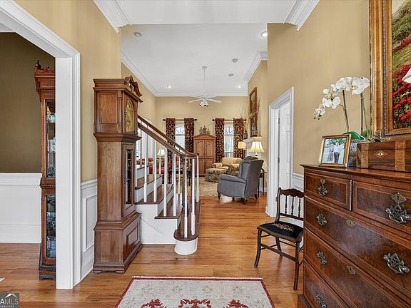 5th image of 242 Pebblebrook Ln