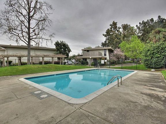 3rd image of 10337 Mary Ave