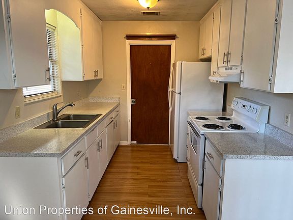 5th image of 3132 NW 18th St