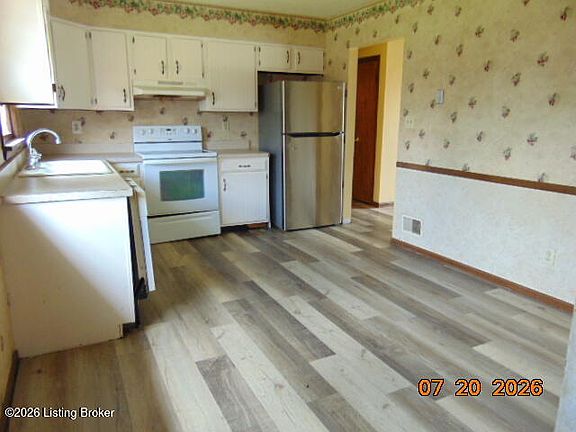 5th image of 1524 Sanders Ln