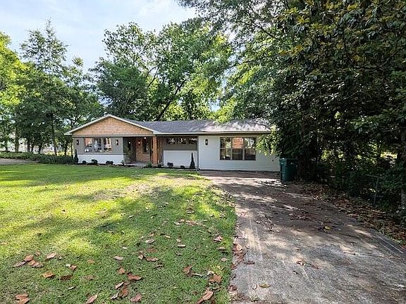 2nd image of 512 Magnolia Dr