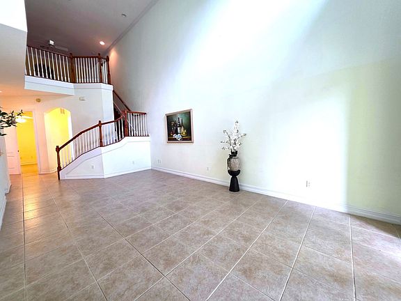 5th image of 1825 Bridgepointe Cir Unit 14