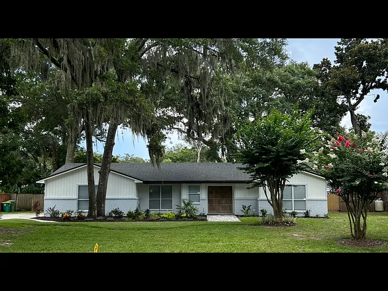 1342 Pinewood Rd — Photo 1