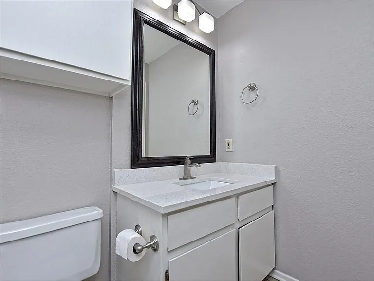 802 Primrose Ln — Photo 22