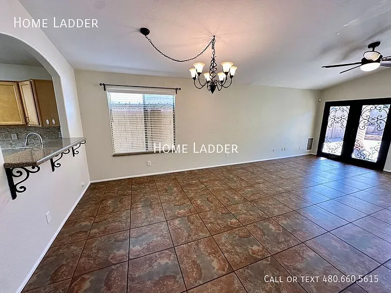 445 E Cantebria Dr — Photo 9