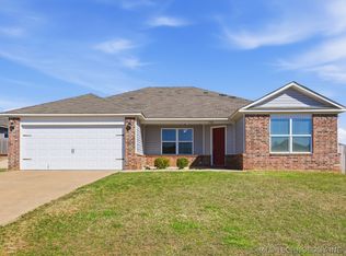1705 S 10th St, Broken Arrow, OK 74012