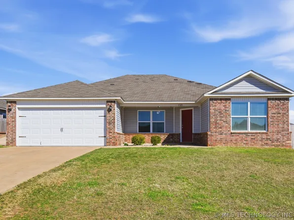1705 S 10th St, Broken Arrow, OK 74012