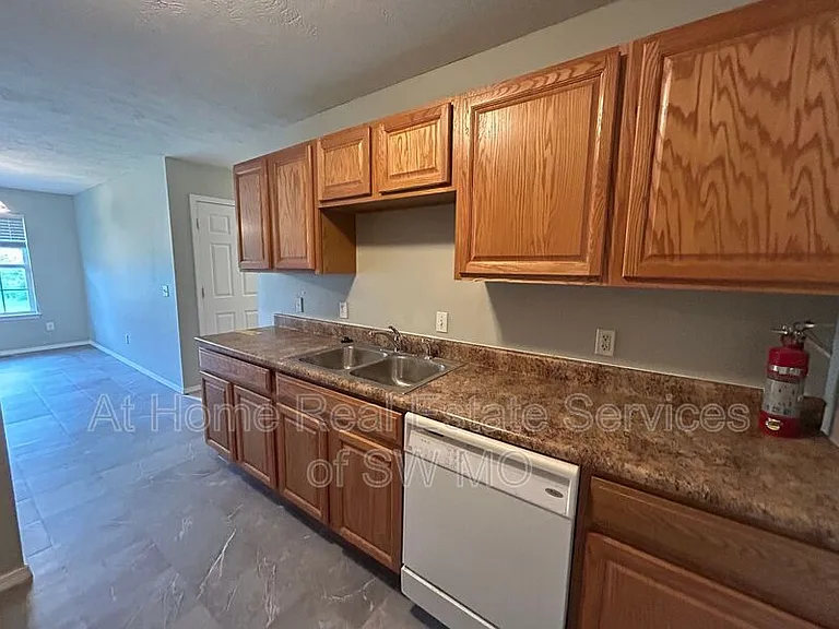 427B Birchwood St — Photo 6