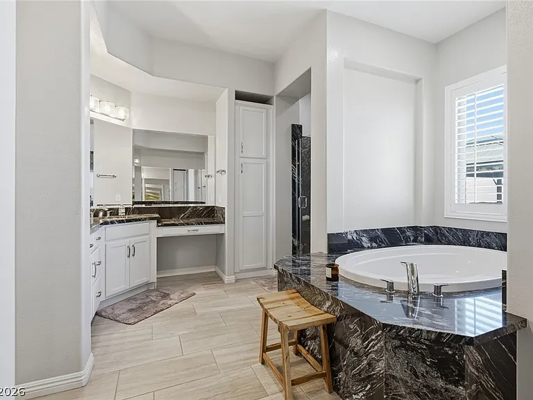 3922 Jacob Lake Cir — Photo 45