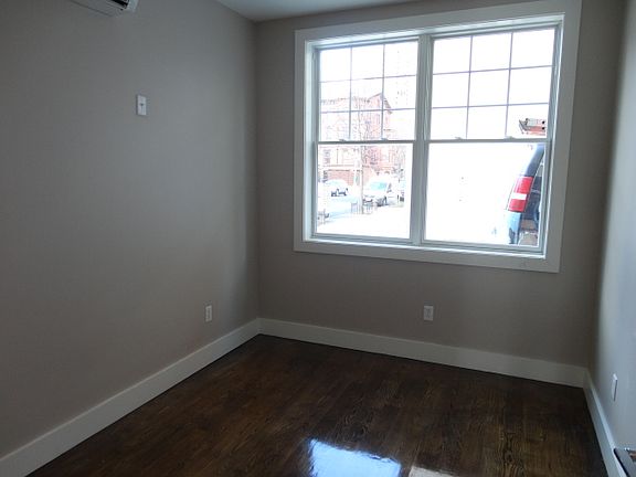 4th image of 13 Lexington Ave APT 1