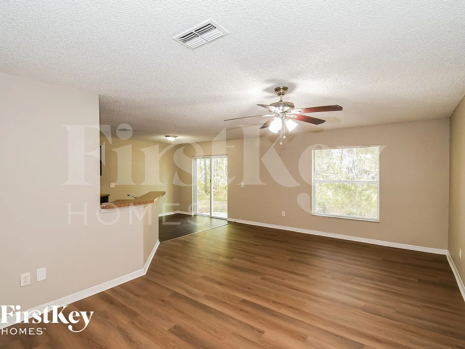 4 bed, 2.0 bath, 1425 sqft, $1,810 — Photo 4