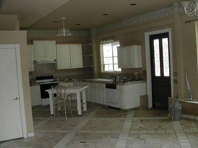 1365 Brand Rd — Photo 3