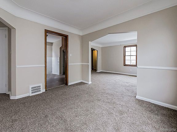 5th image of 18242 Mendota St
