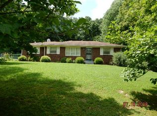 8 Concord Dr, Clarksville, TN 37042