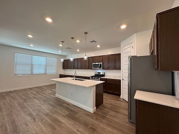 Kitchen. Refrigerator included