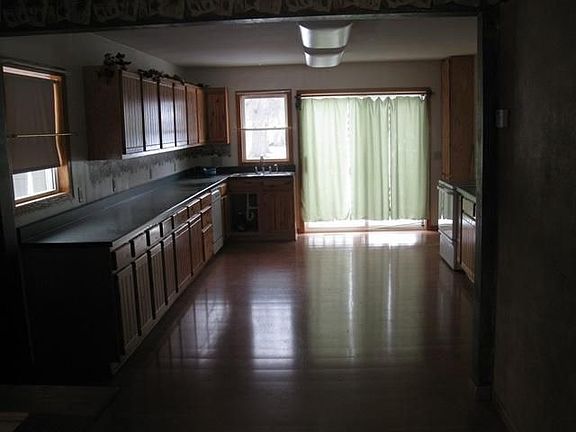 2nd image of 424 Elm Ave