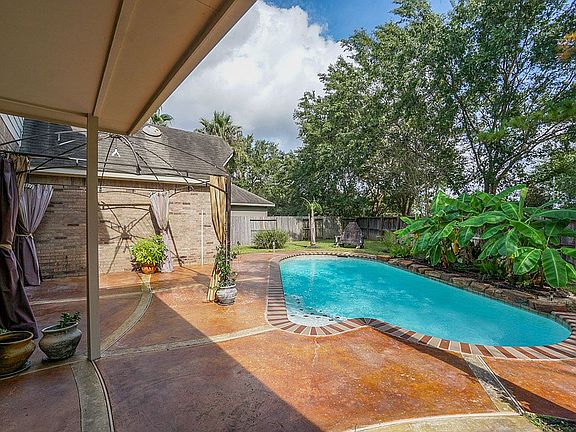 4th image of 203 Jewel Park Ln
