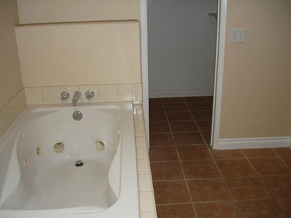 5th image of 2324 Briarwood Pl