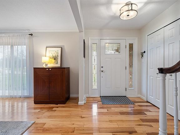 4th image of 37560 Fox Run Dr